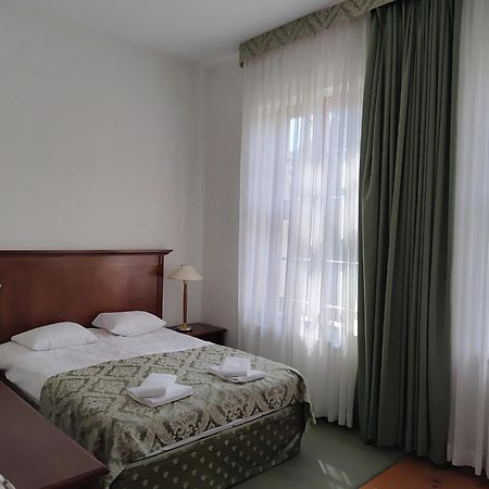 Palac W Rymaniu Exteriér fotografie
