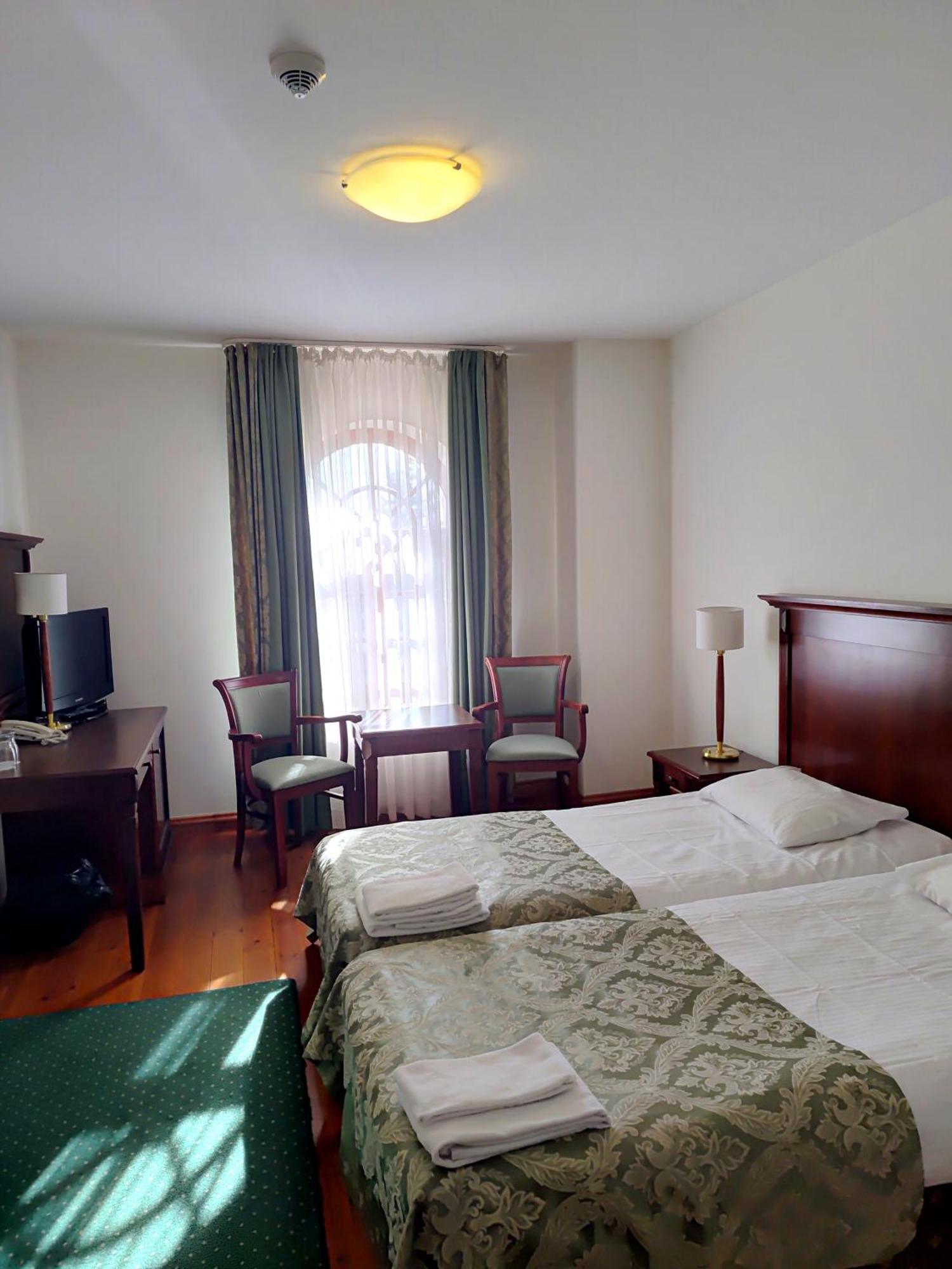 Palac W Rymaniu Exteriér fotografie