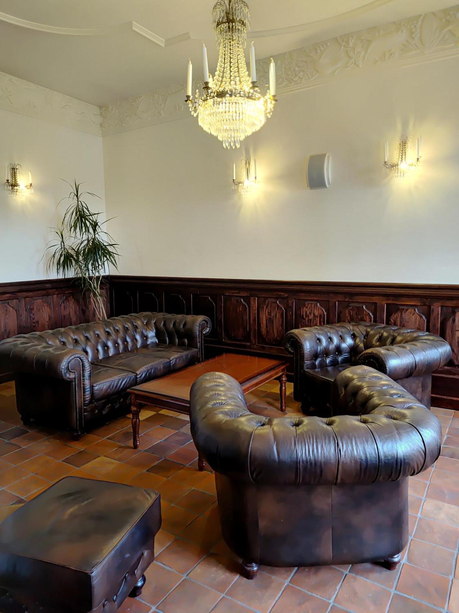 Palac W Rymaniu Exteriér fotografie