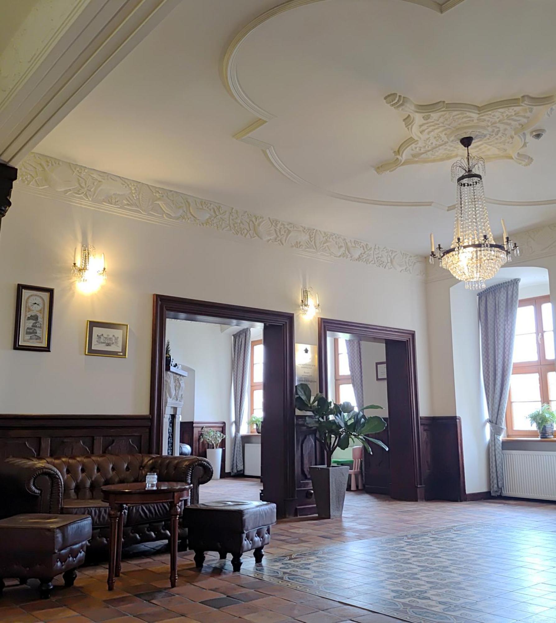 Palac W Rymaniu Exteriér fotografie