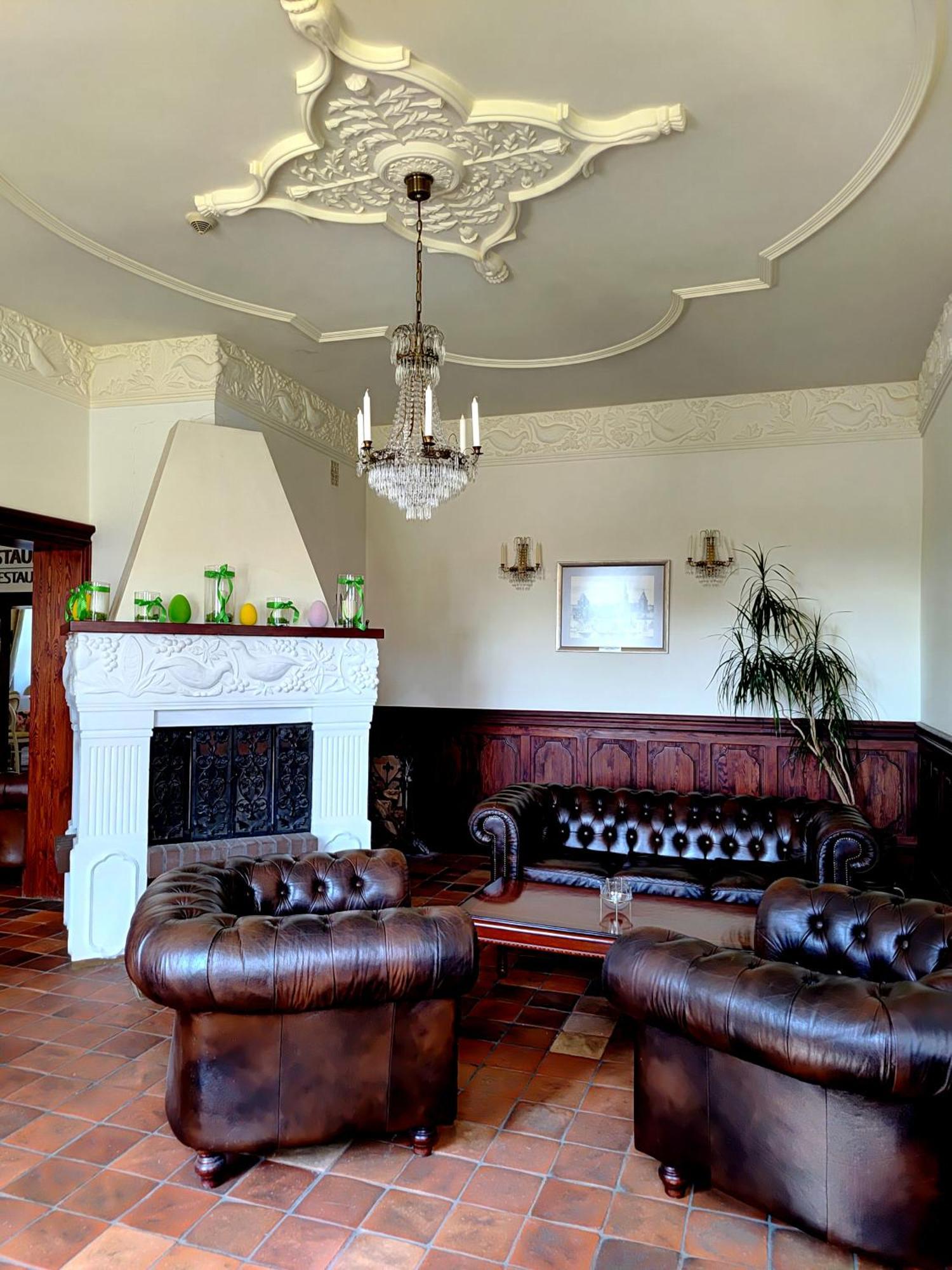 Palac W Rymaniu Exteriér fotografie