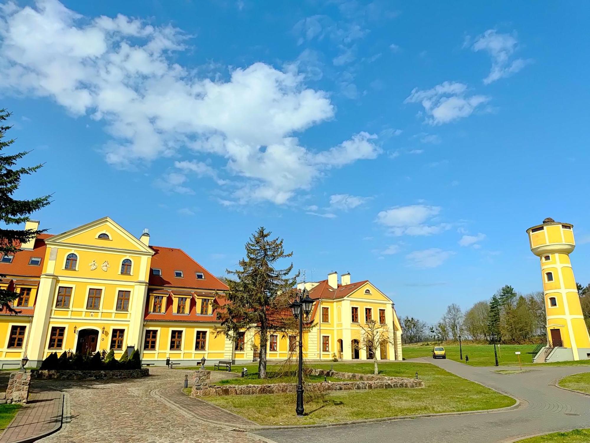 Palac W Rymaniu Exteriér fotografie