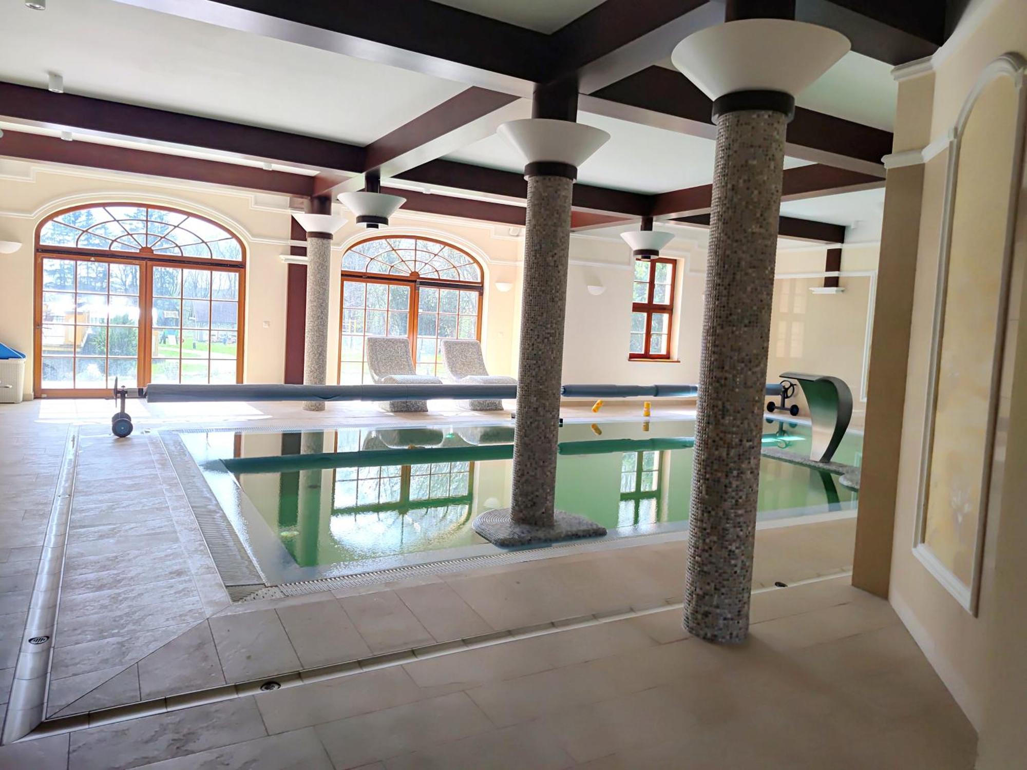 Palac W Rymaniu Exteriér fotografie