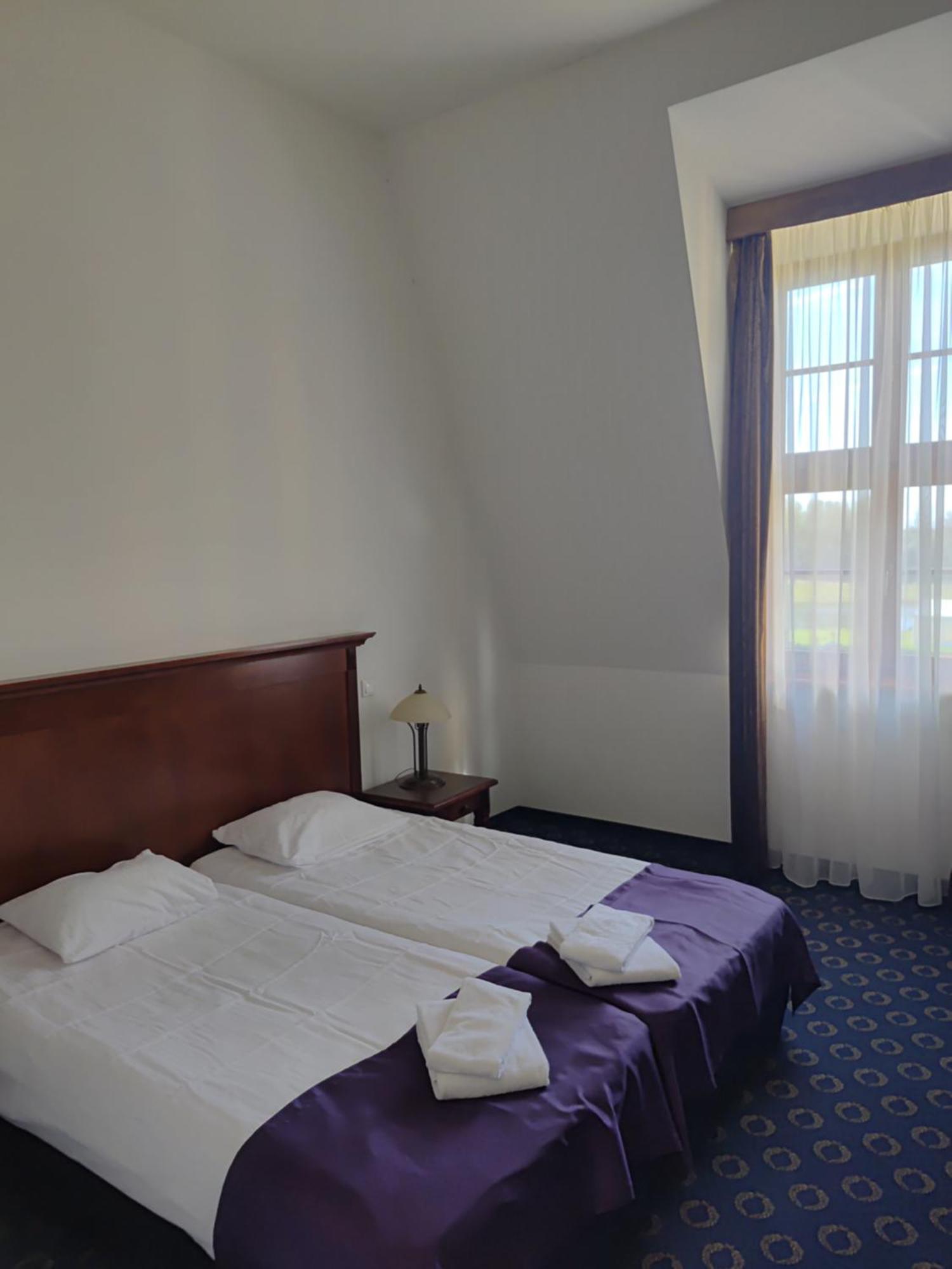 Palac W Rymaniu Exteriér fotografie