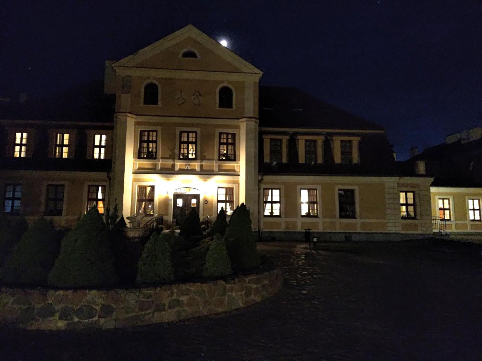 Palac W Rymaniu Exteriér fotografie